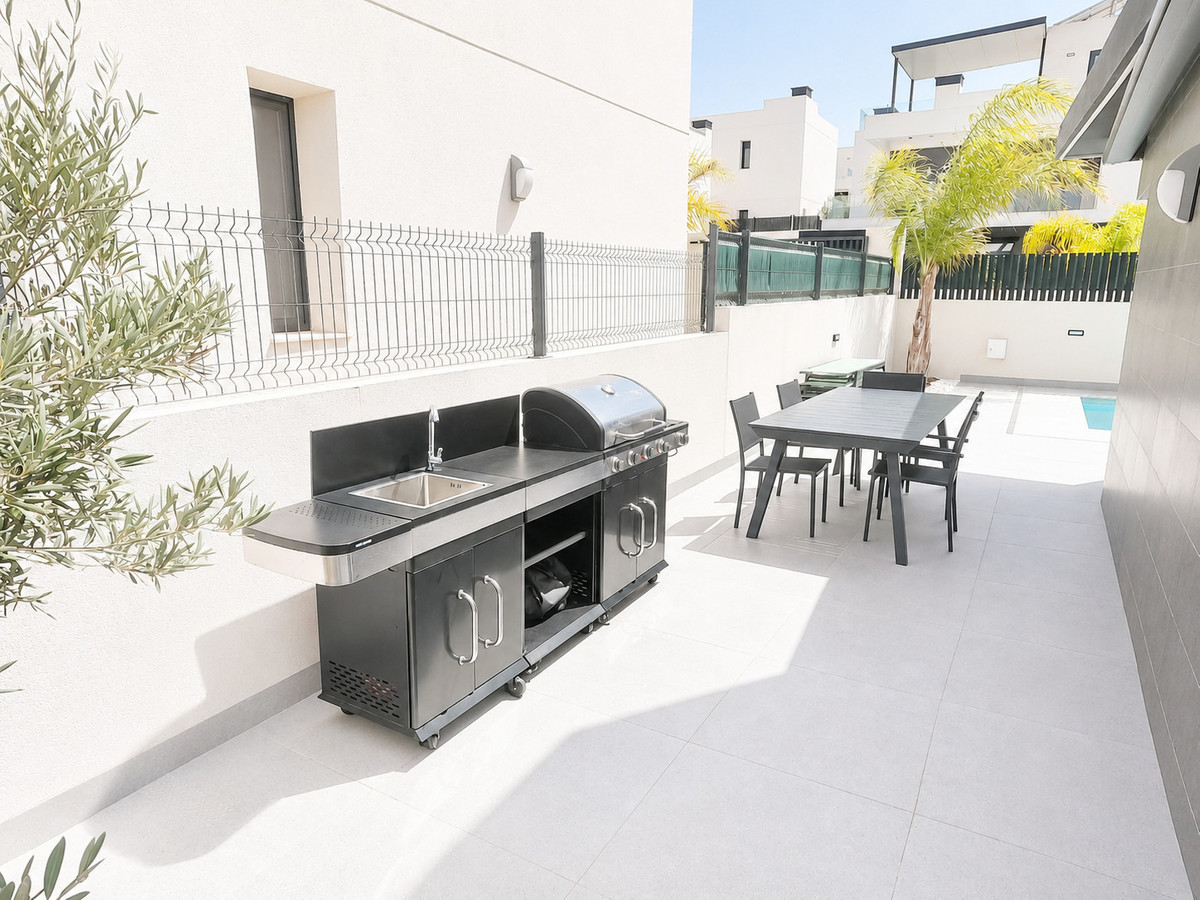 For sale - 5 Bedroom 4 Bathroom House - Detached Villa in Algorfa - La Finca Golf  - Alicante