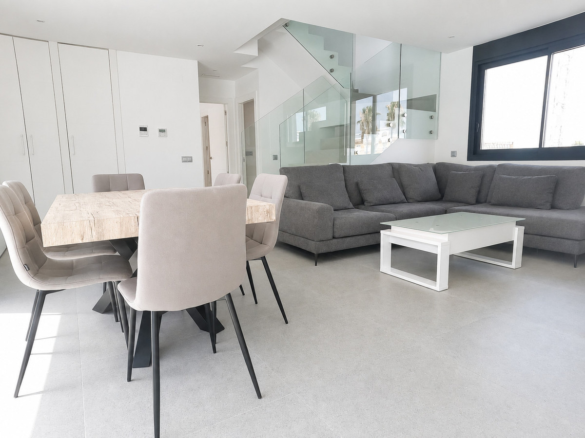 For sale - 5 Bedroom 4 Bathroom House - Detached Villa in Algorfa - La Finca Golf  - Alicante