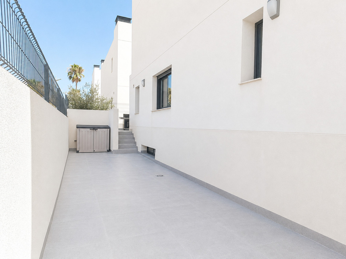 For sale - 5 Bedroom 4 Bathroom House - Detached Villa in Algorfa - La Finca Golf  - Alicante