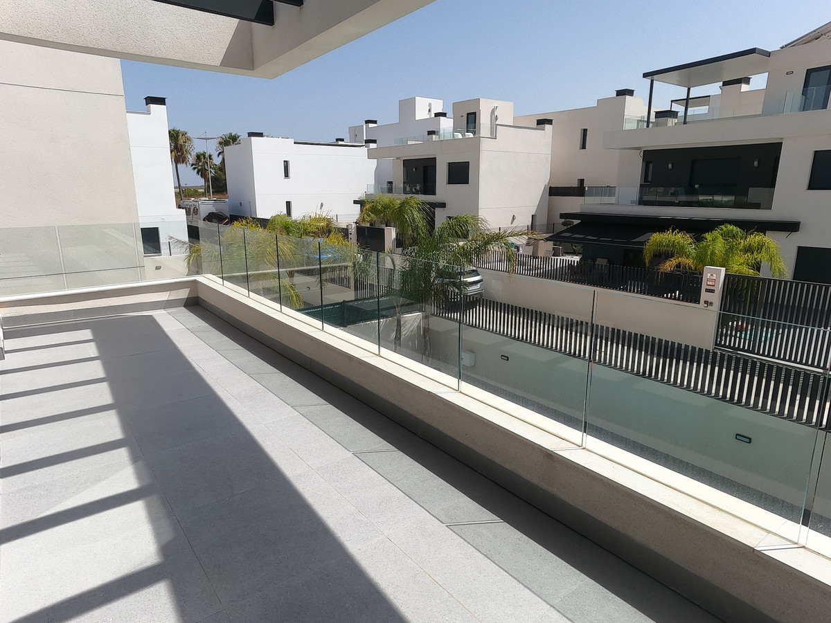 For sale - 5 Bedroom 4 Bathroom House - Detached Villa in Algorfa - La Finca Golf  - Alicante