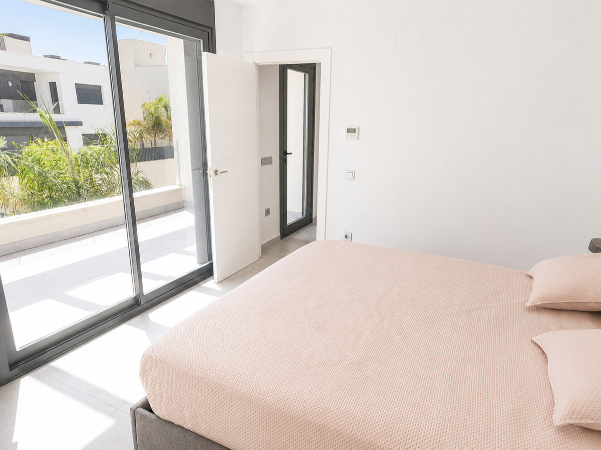 For sale - 5 Bedroom 4 Bathroom House - Detached Villa in Algorfa - La Finca Golf  - Alicante
