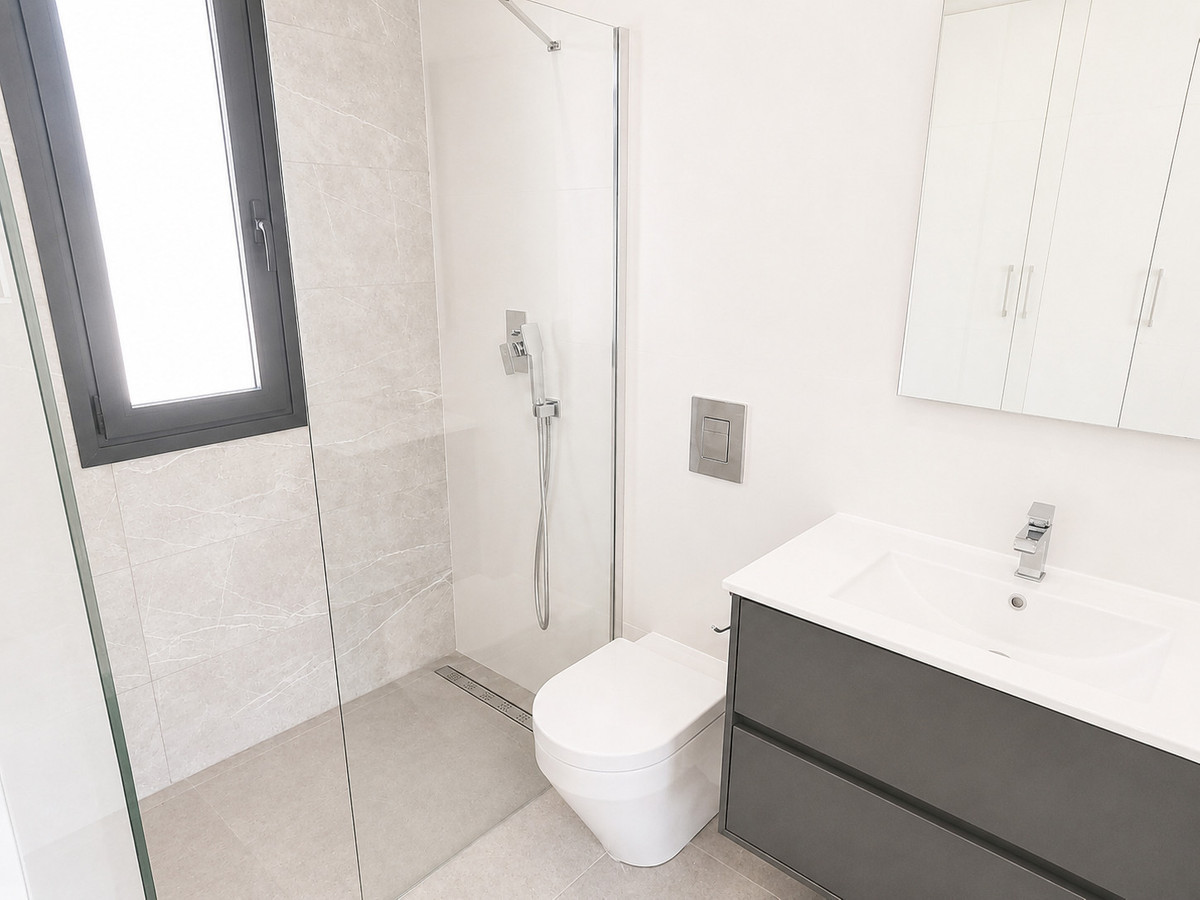 For sale - 5 Bedroom 4 Bathroom House - Detached Villa in Algorfa - La Finca Golf  - Alicante