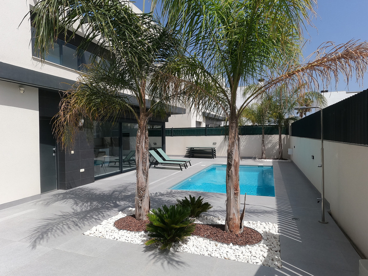 For sale - 5 Bedroom 4 Bathroom House - Detached Villa in Algorfa - La Finca Golf  - Alicante