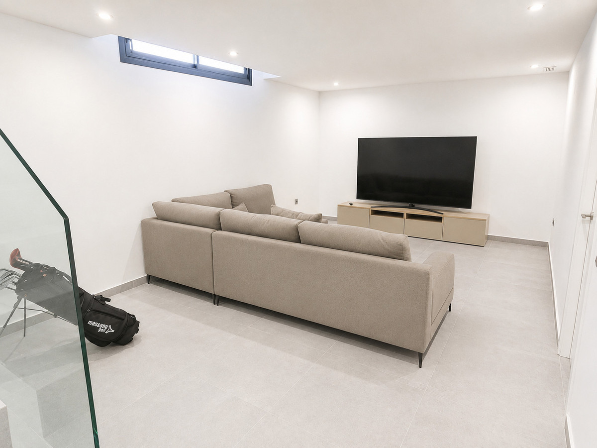 For sale - 5 Bedroom 4 Bathroom House - Detached Villa in Algorfa - La Finca Golf  - Alicante