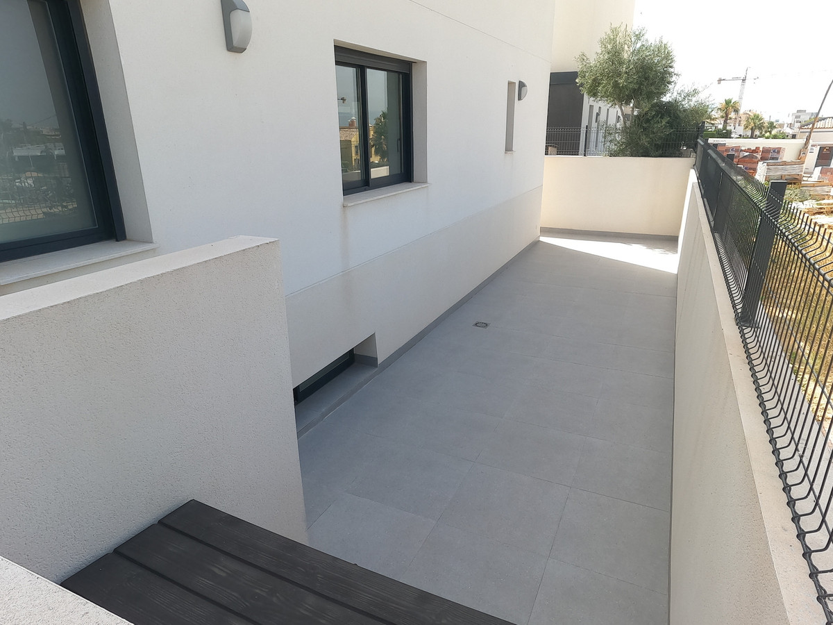 For sale - 5 Bedroom 4 Bathroom House - Detached Villa in Algorfa - La Finca Golf  - Alicante