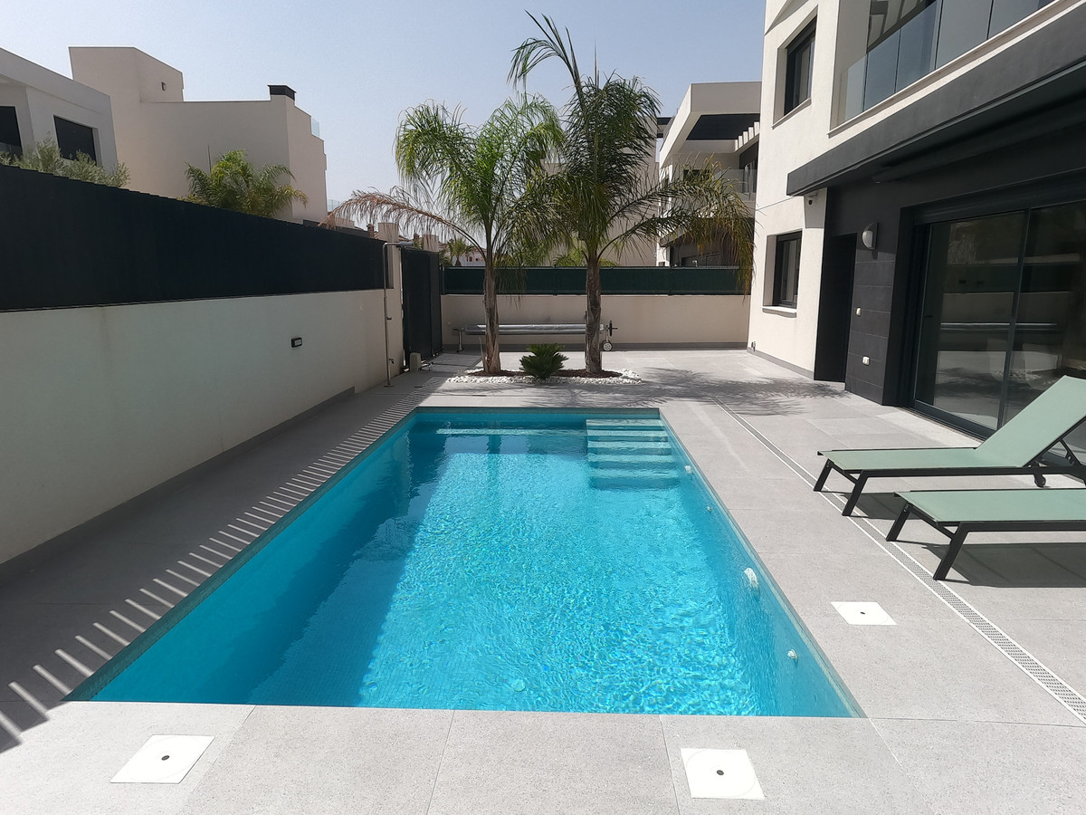 For sale - 5 Bedroom 4 Bathroom House - Detached Villa in Algorfa - La Finca Golf  - Alicante