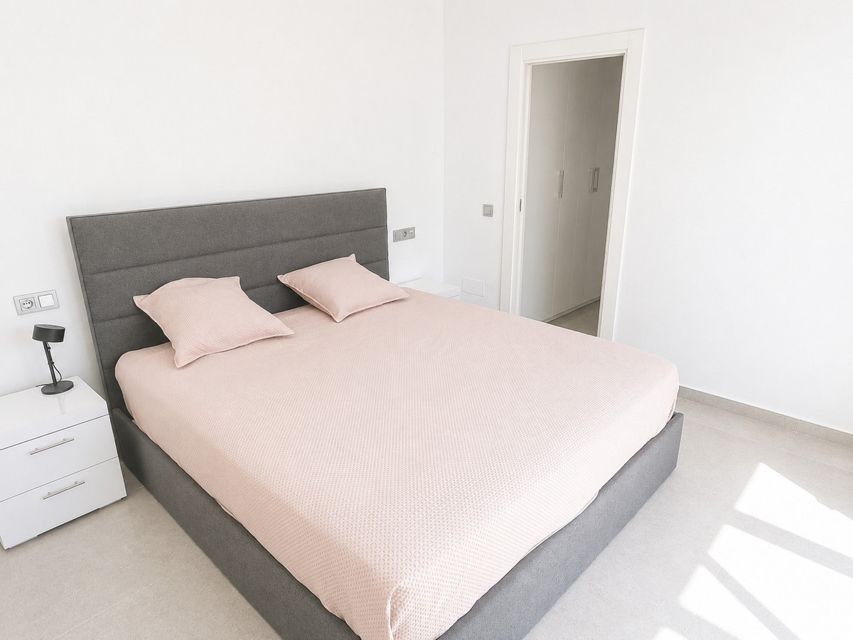For sale - 5 Bedroom 4 Bathroom House - Detached Villa in Algorfa - La Finca Golf  - Alicante