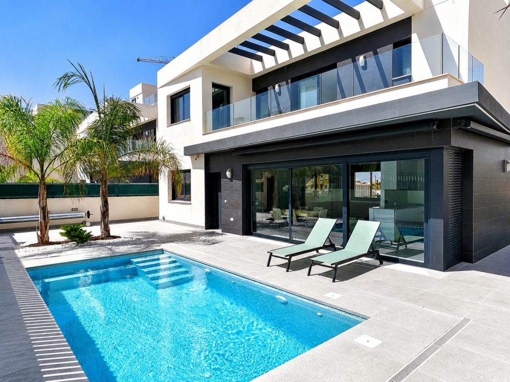 5 Bedroom 4 Bathroom House - Detached Villa in Algorfa