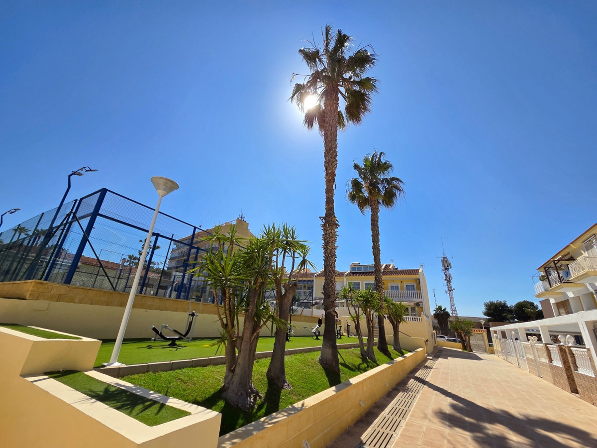 For sale - 3 Bedroom 2 Bathroom House - Townhouse in Torrevieja - La Mata  - Alicante