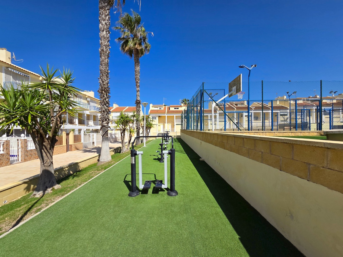 For sale - 3 Bedroom 2 Bathroom House - Townhouse in Torrevieja - La Mata  - Alicante