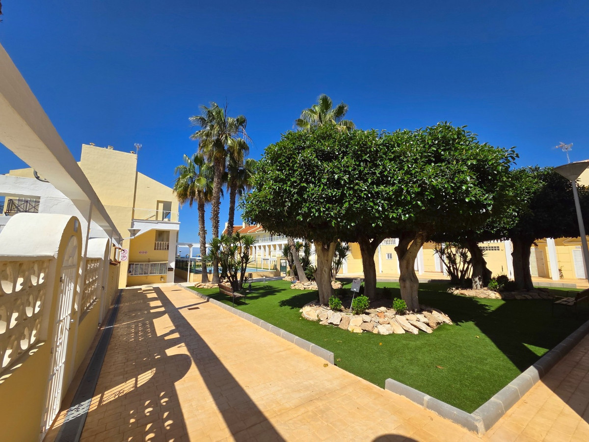 For sale - 3 Bedroom 2 Bathroom House - Townhouse in Torrevieja - La Mata  - Alicante