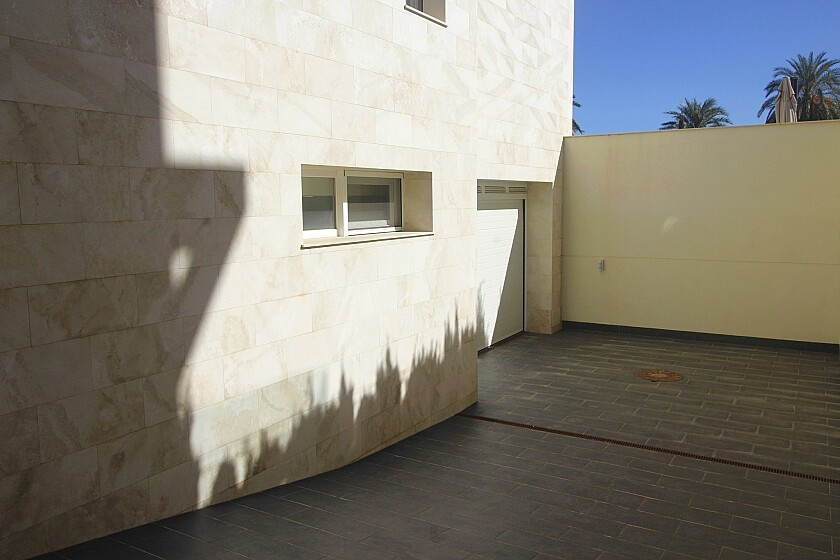 For sale - 5 Bedroom 4 Bathroom House - Detached Villa in Orihuela - La Zenia  - Alicante
