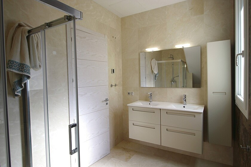 For sale - 5 Bedroom 4 Bathroom House - Detached Villa in Orihuela - La Zenia  - Alicante