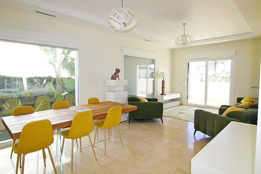 For sale - 5 Bedroom 4 Bathroom House - Detached Villa in Orihuela - La Zenia  - Alicante