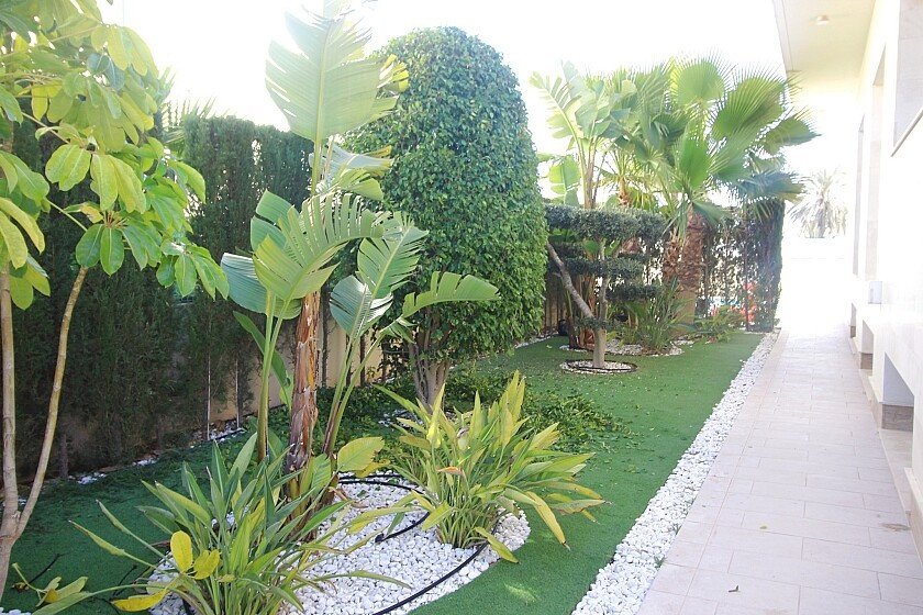 For sale - 5 Bedroom 4 Bathroom House - Detached Villa in Orihuela - La Zenia  - Alicante