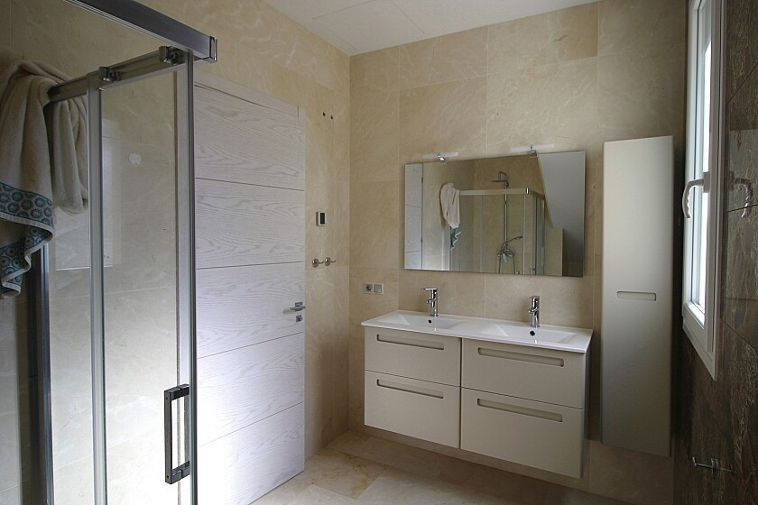 For sale - 5 Bedroom 4 Bathroom House - Detached Villa in Orihuela - La Zenia  - Alicante