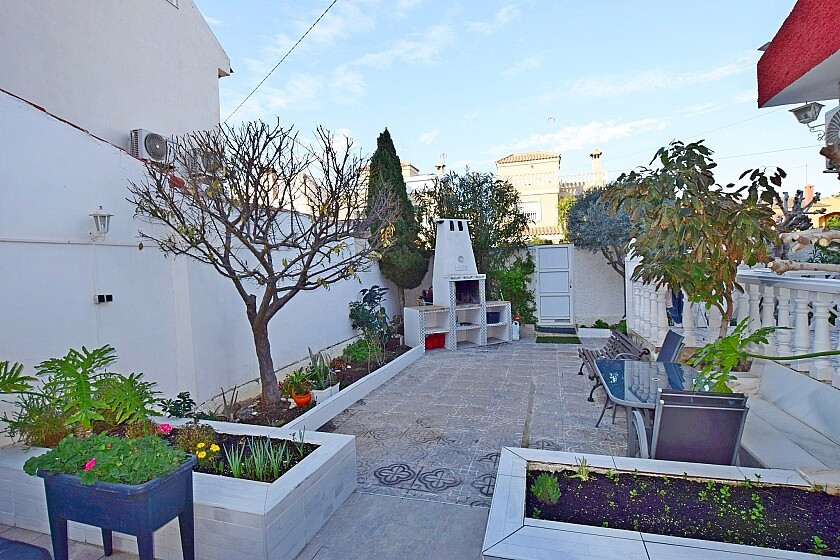 For sale - 3 Bedroom 2 Bathroom House - Detached Villa in Torrevieja - Torrevieja Centro  - Alicante