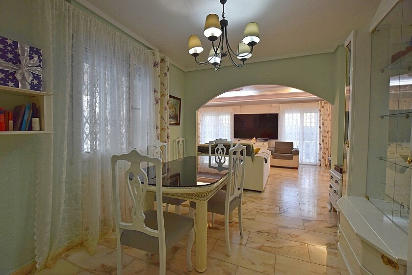 For sale - 3 Bedroom 2 Bathroom House - Detached Villa in Torrevieja - Torrevieja Centro  - Alicante