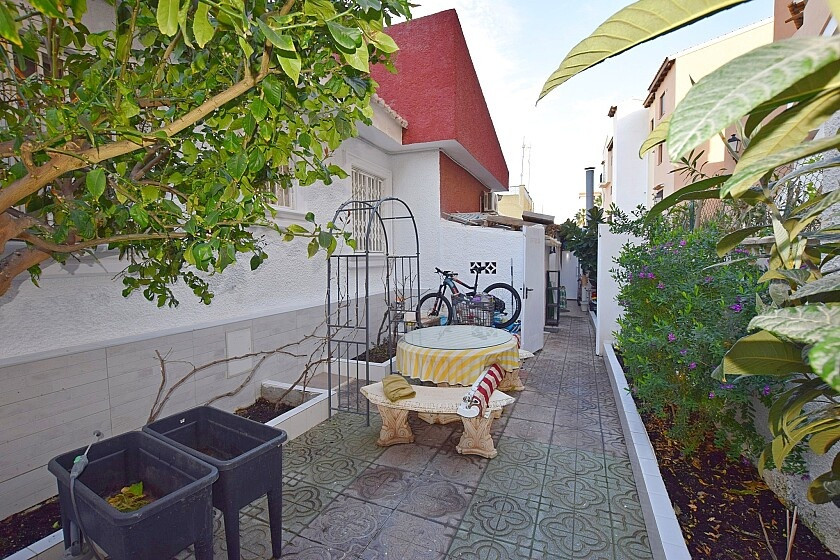 For sale - 3 Bedroom 2 Bathroom House - Detached Villa in Torrevieja - Torrevieja Centro  - Alicante