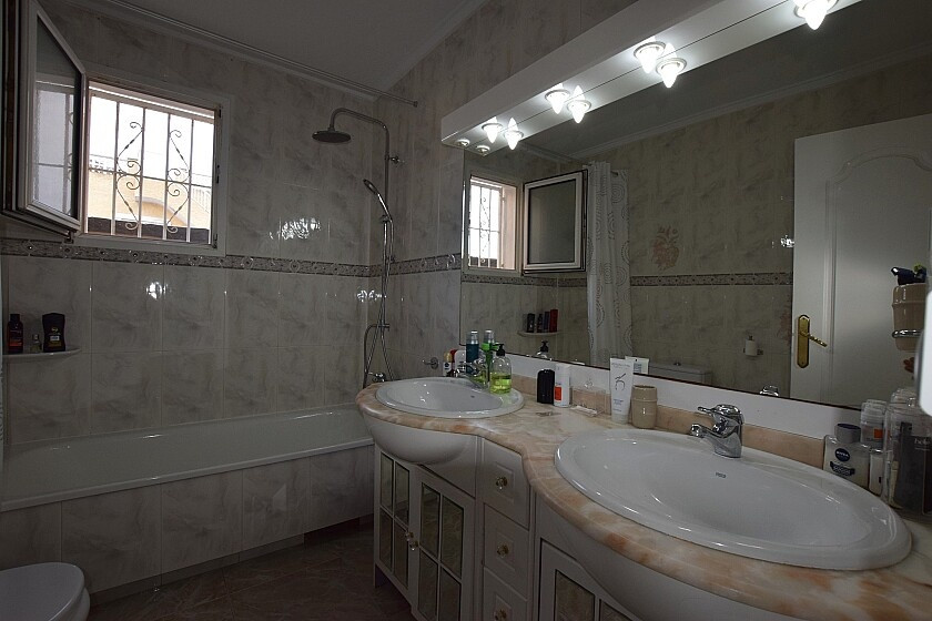For sale - 3 Bedroom 2 Bathroom House - Detached Villa in Torrevieja - Torrevieja Centro  - Alicante
