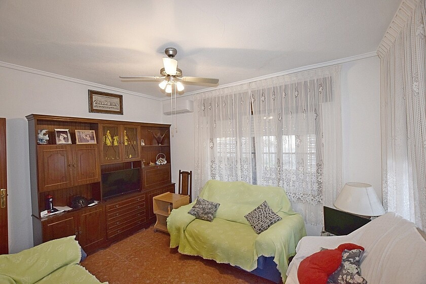 For sale - 3 Bedroom 2 Bathroom House - Detached Villa in Torrevieja - Torrevieja Centro  - Alicante