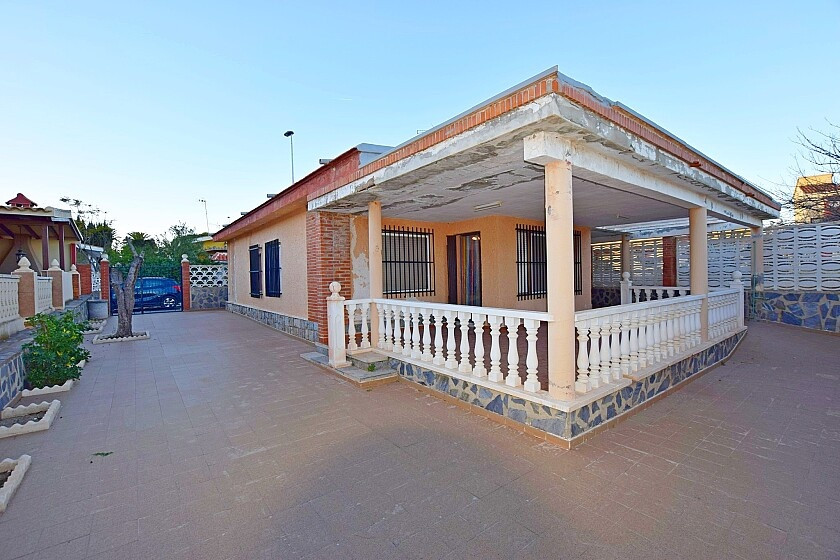 For sale - 3 Bedroom 2 Bathroom House - Detached Villa in Torrevieja - Torrevieja Centro  - Alicante