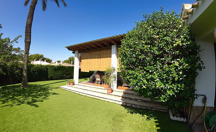 For sale - 5 Bedroom 2 Bathroom House - Bungalow in Orihuela - Dehesa de Campoamor  - Alicante