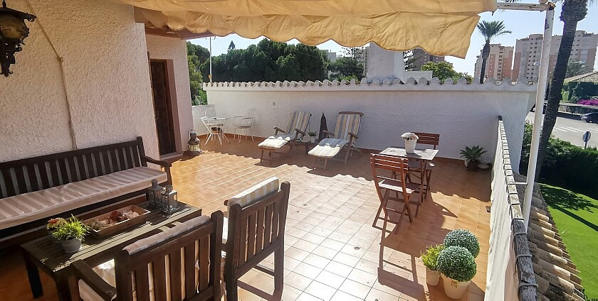 For sale - 5 Bedroom 2 Bathroom House - Bungalow in Orihuela - Dehesa de Campoamor  - Alicante