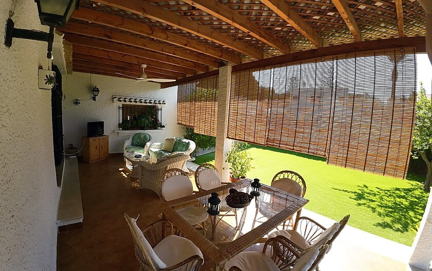 For sale - 5 Bedroom 2 Bathroom House - Bungalow in Orihuela - Dehesa de Campoamor  - Alicante