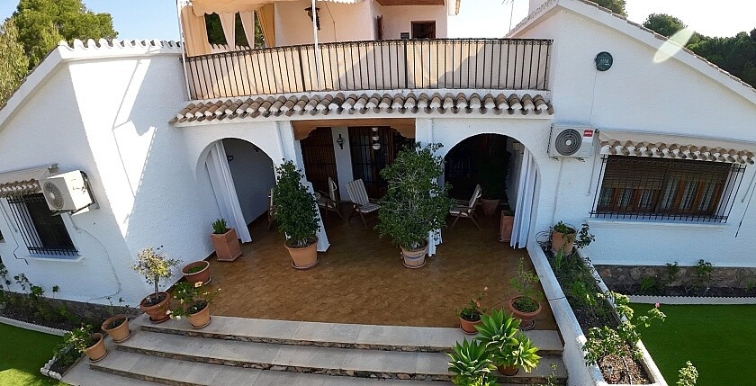 For sale - 5 Bedroom 2 Bathroom House - Bungalow in Orihuela - Dehesa de Campoamor  - Alicante