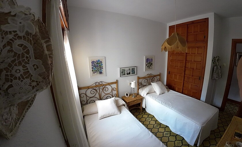 For sale - 5 Bedroom 2 Bathroom House - Bungalow in Orihuela - Dehesa de Campoamor  - Alicante