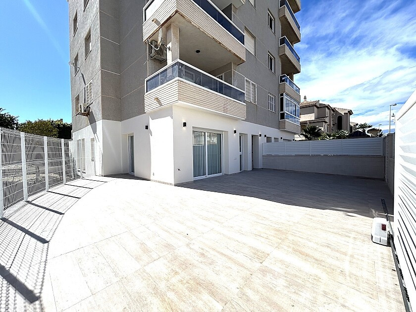 For sale - 3 Bedroom 2 Bathroom Apartment - Ground Floor Apartment in Torrevieja - La Mata  - Alicante