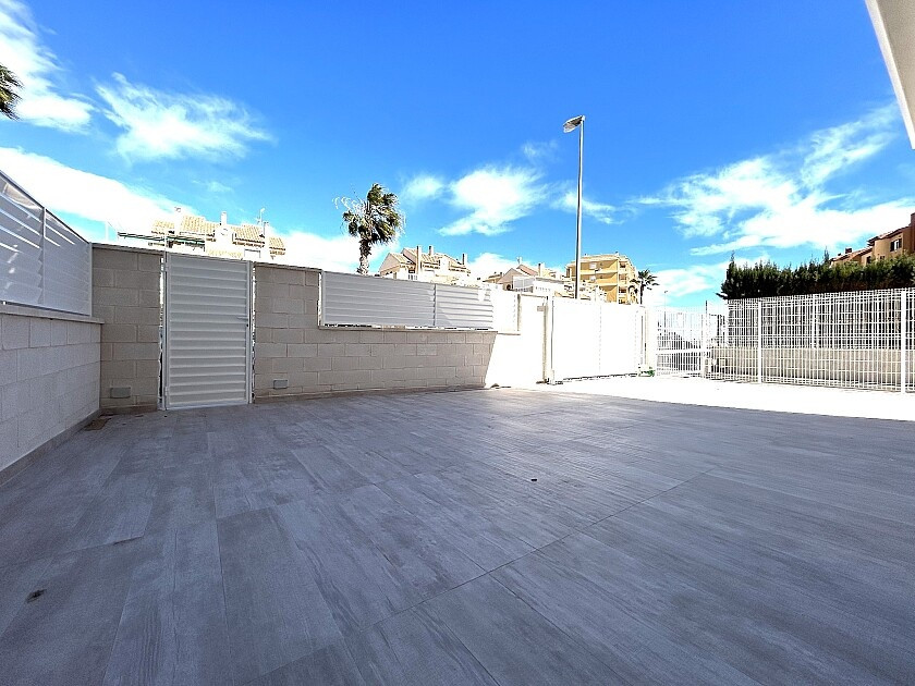 For sale - 3 Bedroom 2 Bathroom Apartment - Ground Floor Apartment in Torrevieja - La Mata  - Alicante