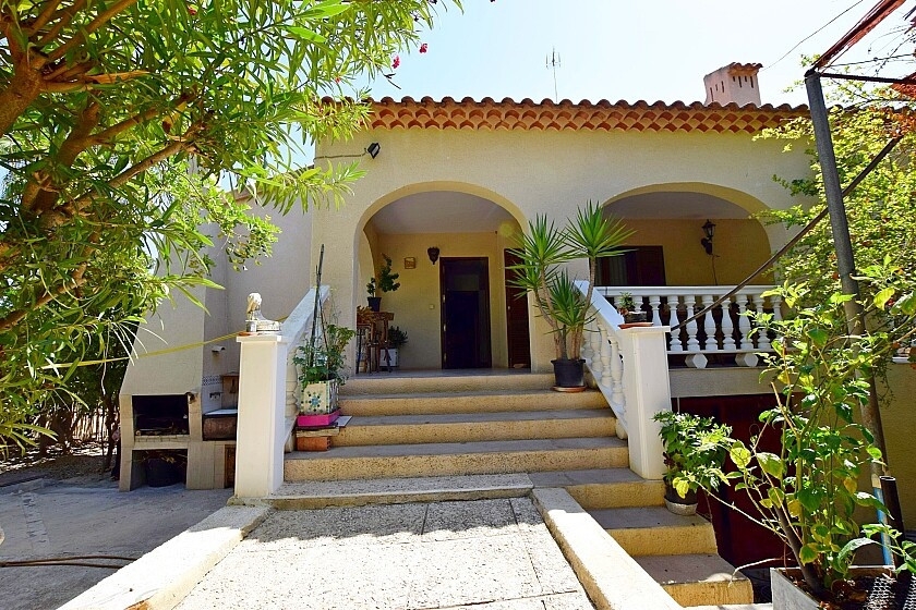 3 Bedroom 2 Bathroom House - Detached Villa in Orihuela