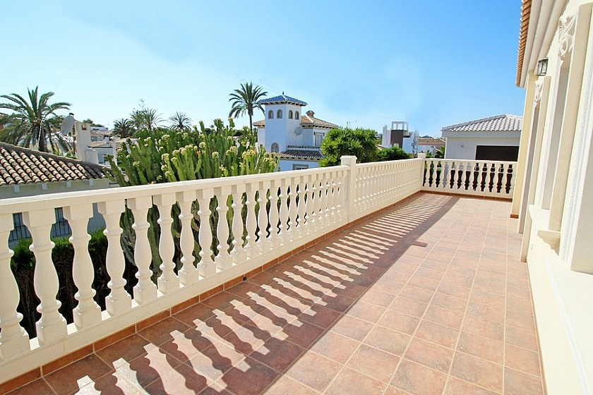 For sale - 5 Bedroom 5 Bathroom House - Detached Villa in Orihuela - Cabo Roig  - Alicante