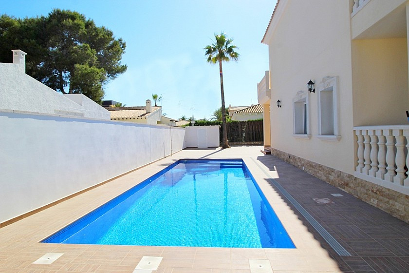 For sale - 5 Bedroom 5 Bathroom House - Detached Villa in Orihuela - Cabo Roig  - Alicante