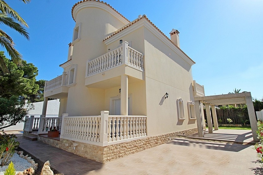 5 Bedroom 5 Bathroom House - Detached Villa in Orihuela