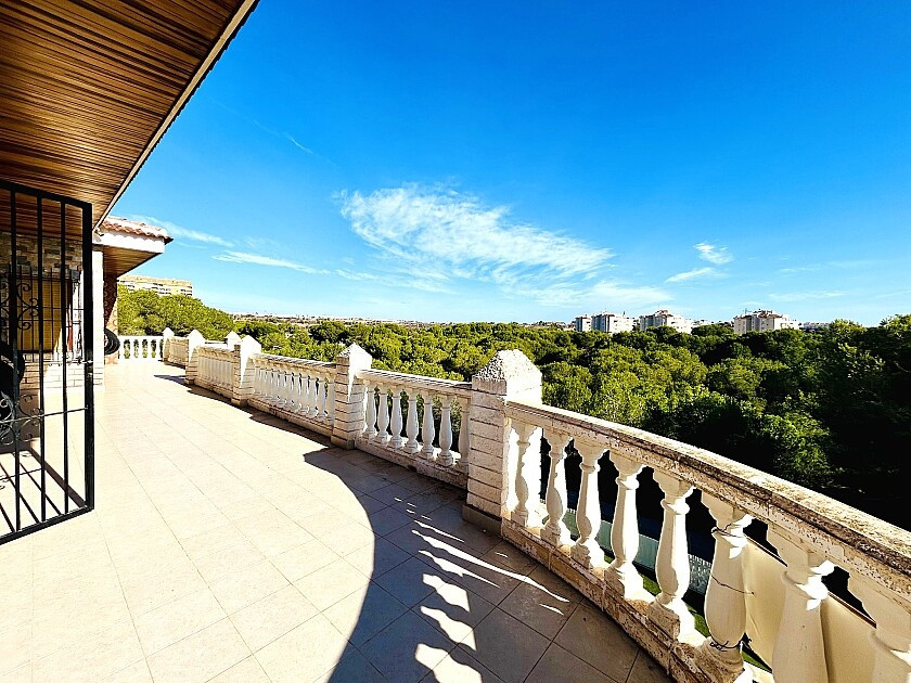 For sale - 10 Bedroom 9 Bathroom House - Detached Villa in Orihuela - Dehesa de Campoamor  - Alicante