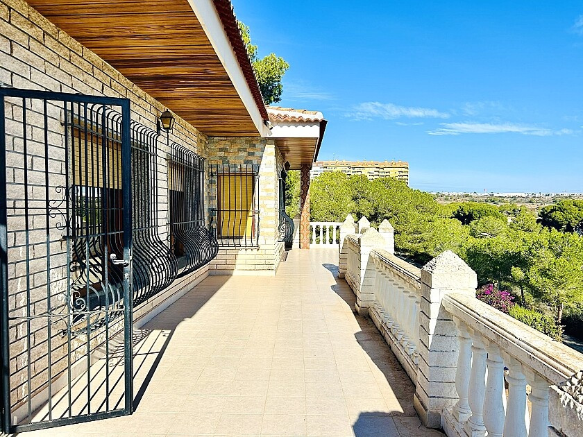 For sale - 10 Bedroom 9 Bathroom House - Detached Villa in Orihuela - Dehesa de Campoamor  - Alicante