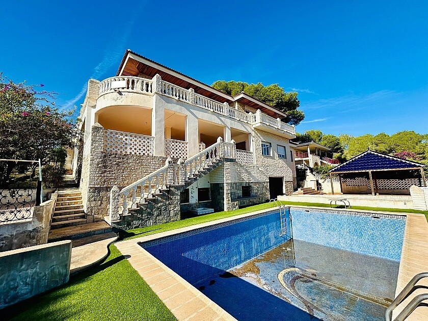 10 Bedroom 9 Bathroom House - Detached Villa in Orihuela