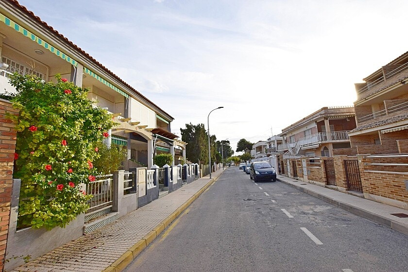 For sale - 5 Bedroom 1 Bathroom Apartment - Ground Floor Apartment in Pilar de la Horadada - Torre de la Horadada  - Alicante
