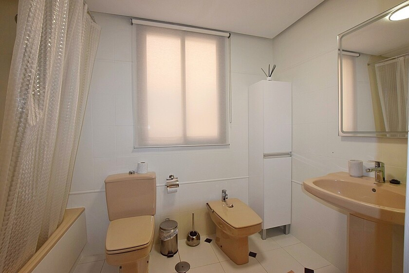For sale - 2 Bedroom 1 Bathroom Apartment - Middle Floor Apartment in Torrevieja - Playa de los Locos  - Alicante
