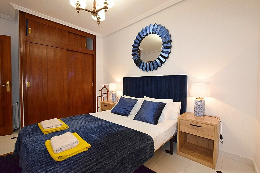 For sale - 2 Bedroom 1 Bathroom Apartment - Middle Floor Apartment in Torrevieja - Playa de los Locos  - Alicante