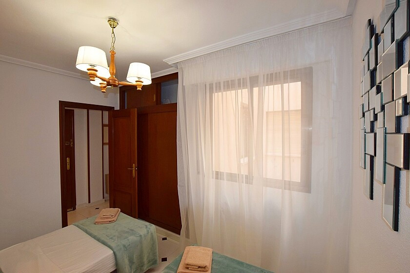 For sale - 2 Bedroom 1 Bathroom Apartment - Middle Floor Apartment in Torrevieja - Playa de los Locos  - Alicante