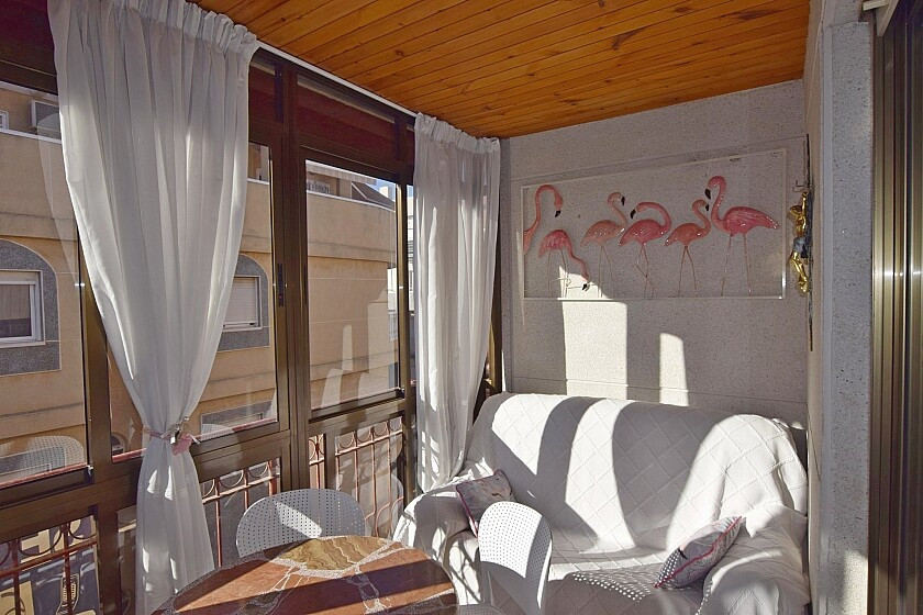 For sale - 2 Bedroom 1 Bathroom Apartment - Middle Floor Apartment in Torrevieja - Playa de los Locos  - Alicante