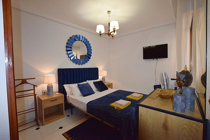 For sale - 2 Bedroom 1 Bathroom Apartment - Middle Floor Apartment in Torrevieja - Playa de los Locos  - Alicante