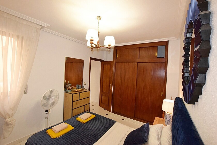 For sale - 2 Bedroom 1 Bathroom Apartment - Middle Floor Apartment in Torrevieja - Playa de los Locos  - Alicante