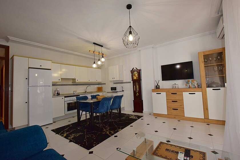 For sale - 2 Bedroom 1 Bathroom Apartment - Middle Floor Apartment in Torrevieja - Playa de los Locos  - Alicante