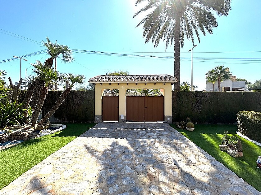 For sale - 3 Bedroom 2 Bathroom House - Detached Villa in Orihuela - Cabo Roig  - Alicante