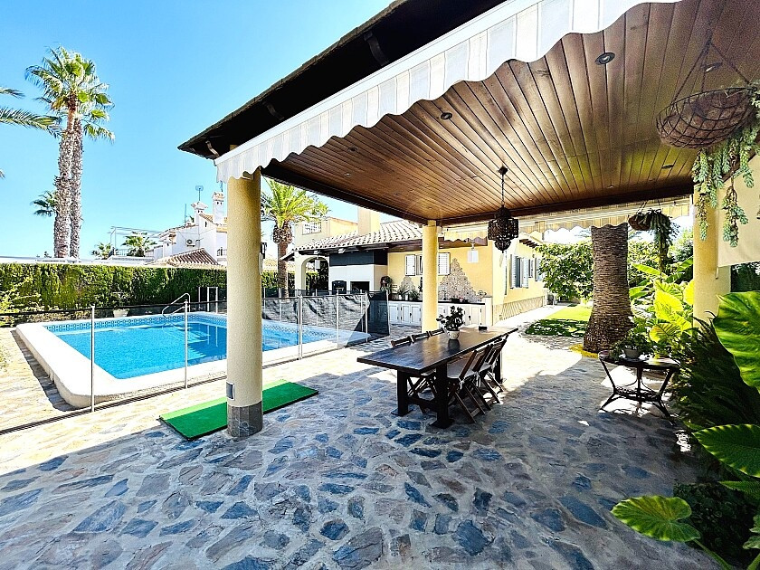 For sale - 3 Bedroom 2 Bathroom House - Detached Villa in Orihuela - Cabo Roig  - Alicante